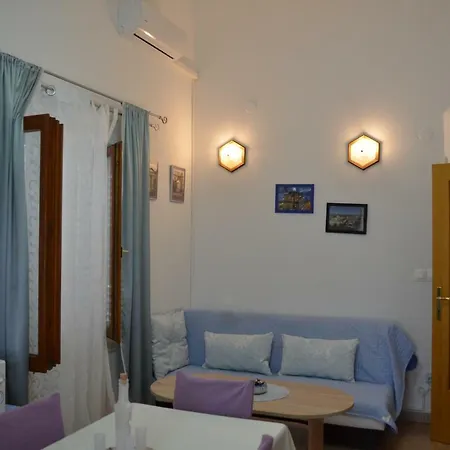 Apartamento Bilocale Voila Pula